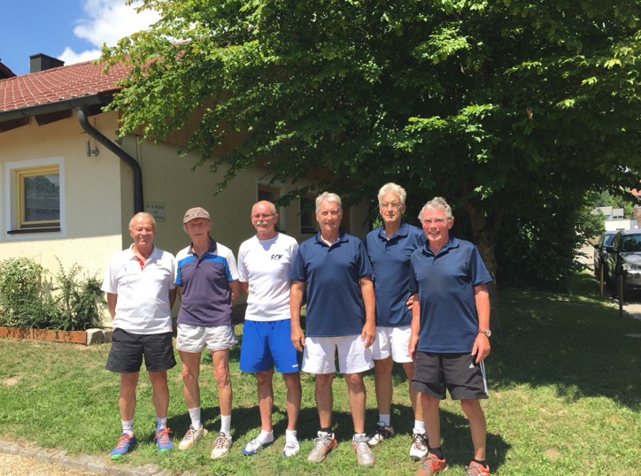 Herren 65 des Tennisclubs Blau-Weiß Sulzbach-Rosenberg steigen in die Bezirksliga auf.